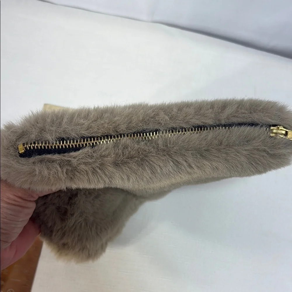 🍌Tan Faux Fur Clutch with Plush Texture